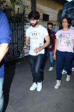 Shahid Kapoor snapped in Mumbai on 25th Sept 2015